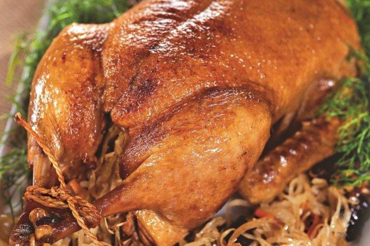 Утка, фаршированная капустой