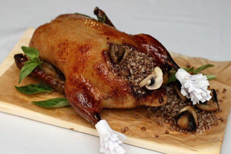 Утка с гречкой и печенью