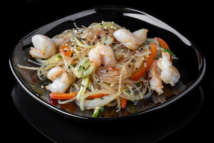 Фунчоза с креветками в соевом соусе