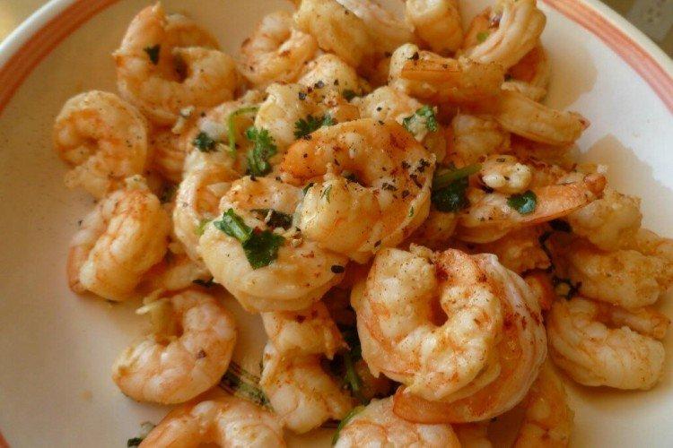 Креветки в кляре с зеленью