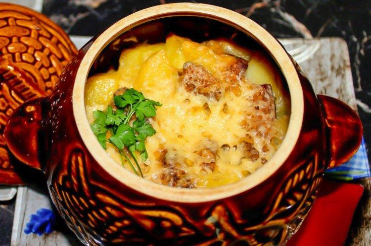 Картошка со свининой в горшочках