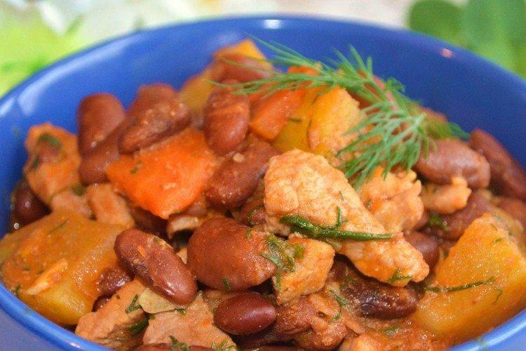 Картошка со свининой и фасолью