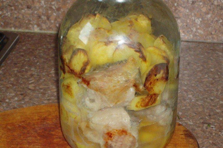 Утка с картофелем в банке