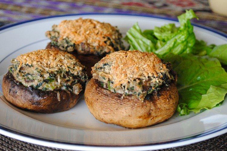 Шампиньоны, фаршированные шпинатом