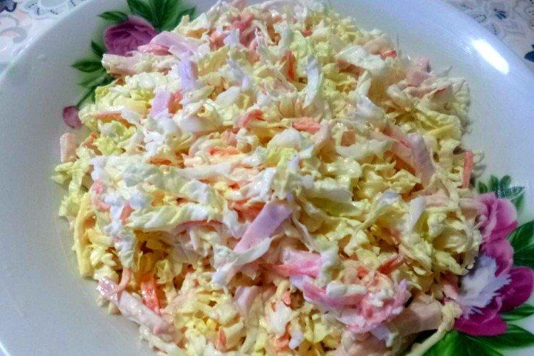 Салат с пекинской капустой, ветчиной и сыром