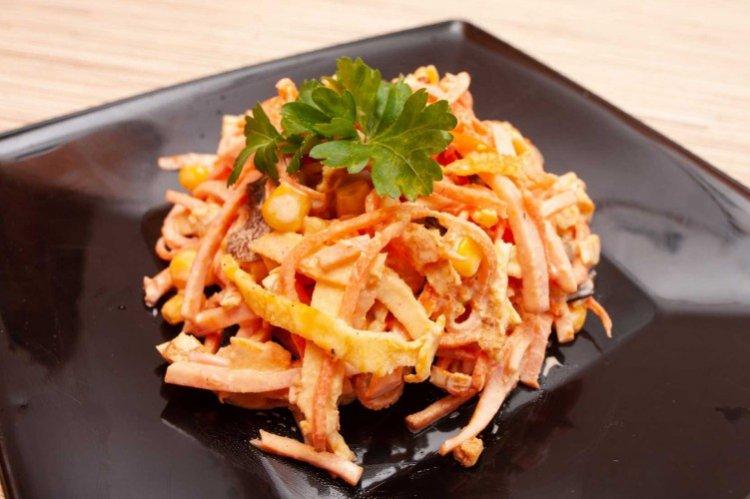 Салат с корейской морковью и ветчиной
