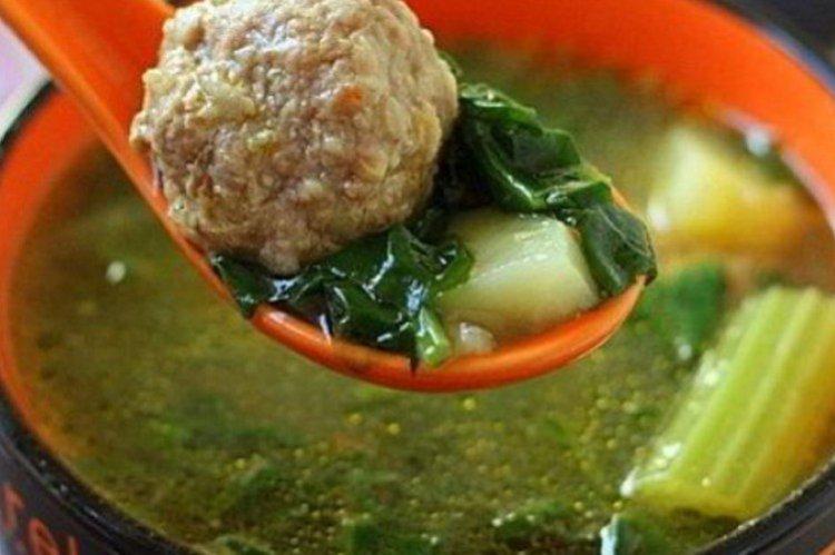 Суп с фрикадельками и сельдереем