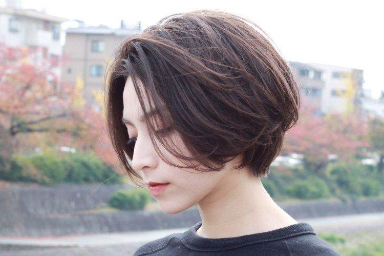 Томбой с длинной челкой