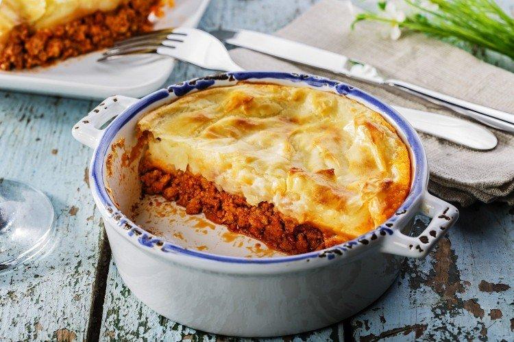 Картофельная запеканка с фаршем в духовке: 12 самых вкусных рецептов