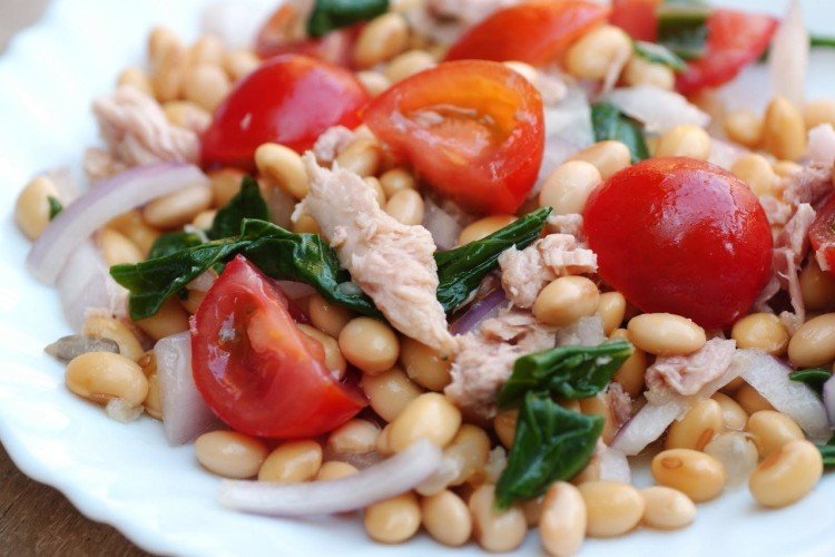Салат с тунцом и фасолью