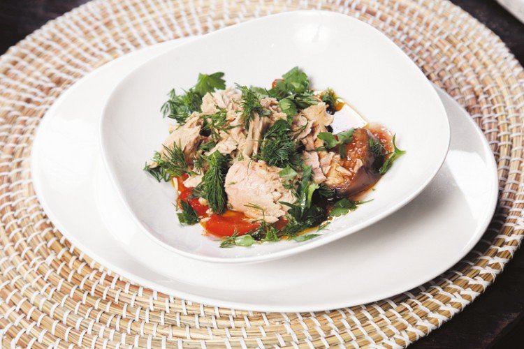 Тунец с баклажанами