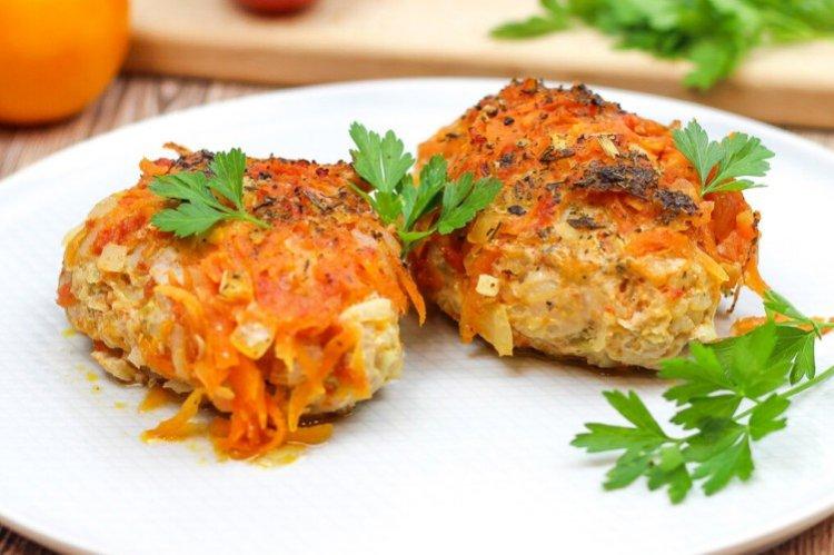 Ленивые голубцы с капустой, фаршем и помидорами