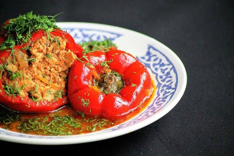 Перец, фаршированный печенью индейки