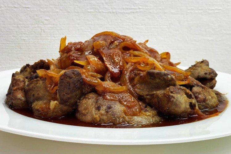 Печень индейки со сладким луком