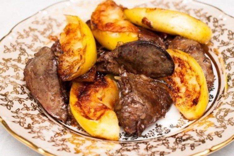 Печень индейки с яблоками