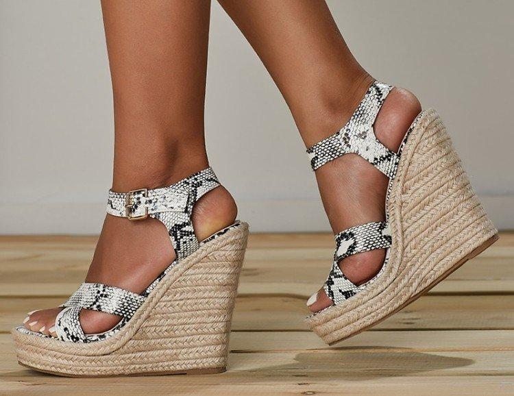 Босоножки на платформе