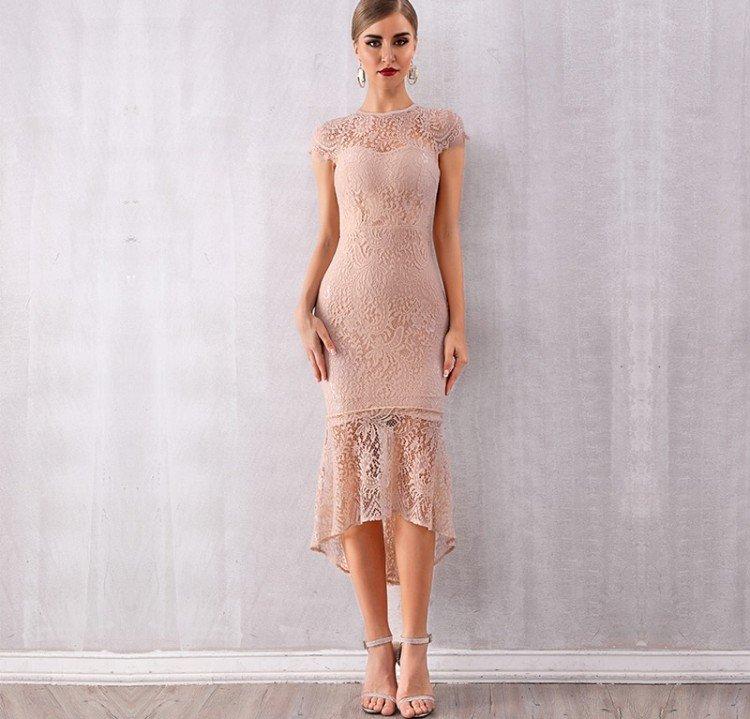 Бежевое платье