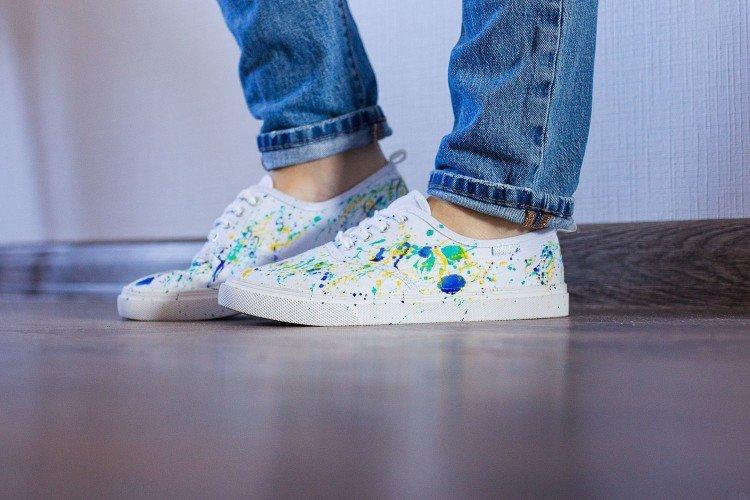 Кроссовки с пятнами