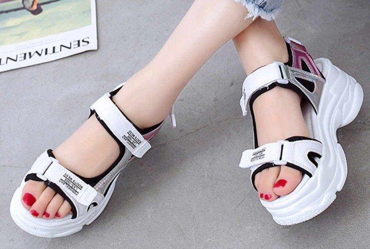 Открытые кроссовки