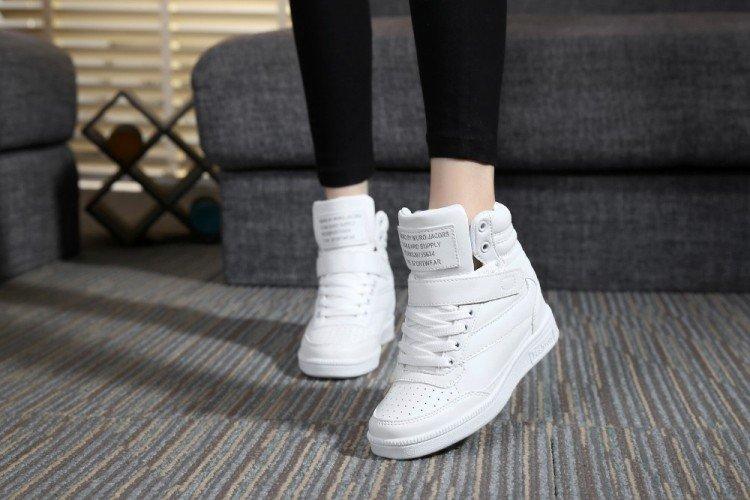 Высокие кроссовки