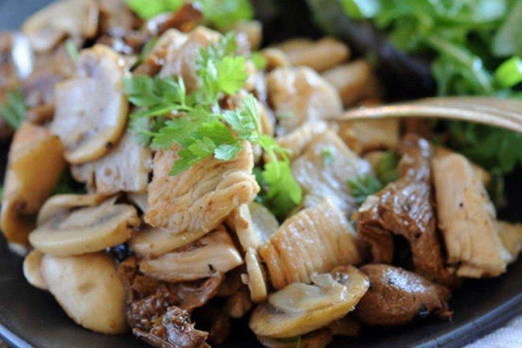 Индейка с овощами и грибами