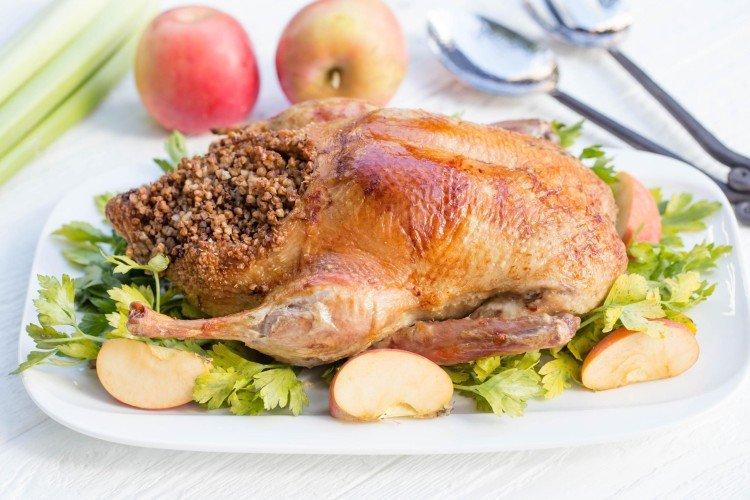 Утка с гречкой в рукаве