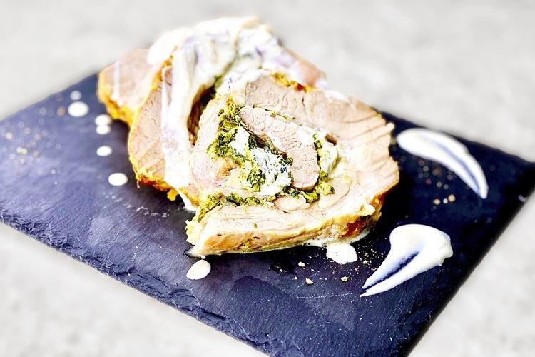 Свиной рулет со шпинатом