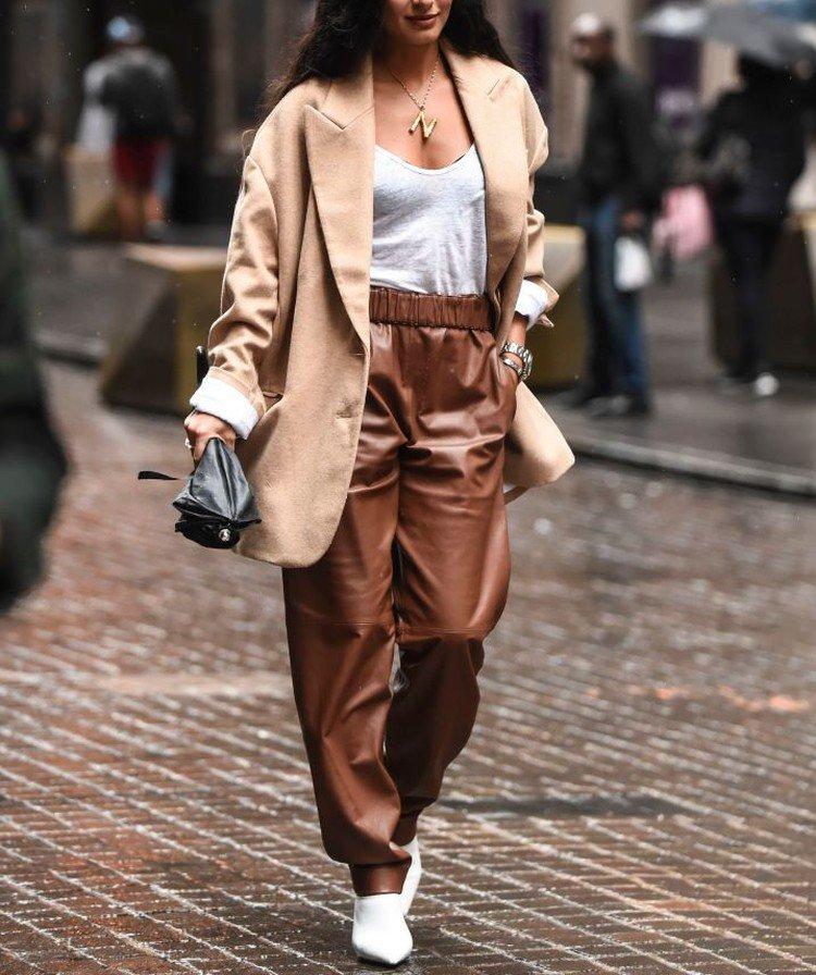 С чем носить кожаные брюки - фото и идеи