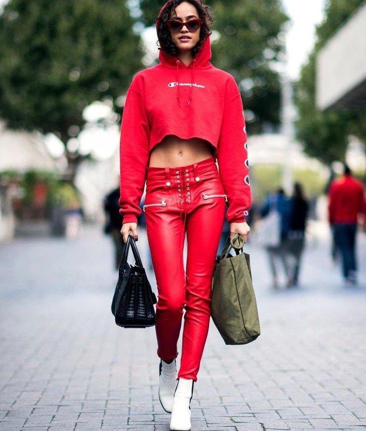 С чем носить кожаные брюки - фото и идеи