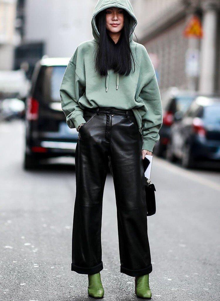 Кожаные брюки с худи