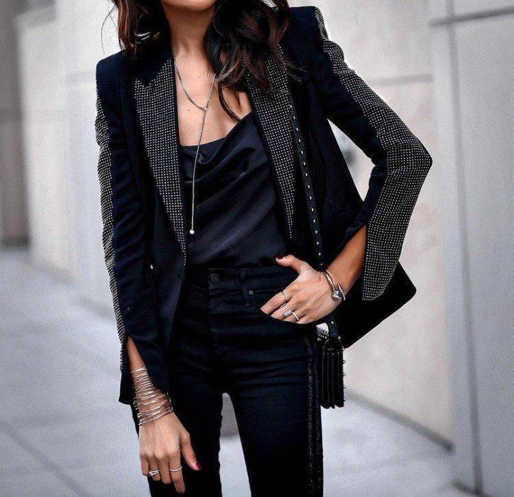 Акцент на плечи