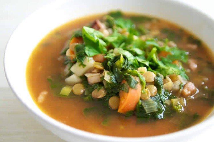 Суп с красной чечевицей и шпинатом
