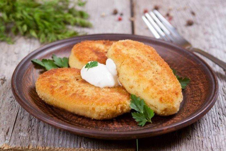 Зразы из сырой картошки в мультиварке