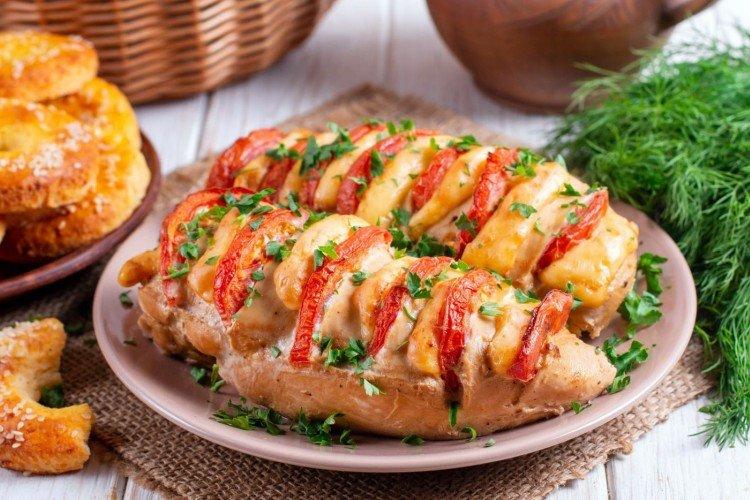 15 рецептов самых вкусных куриных грудок, запеченных в духовке