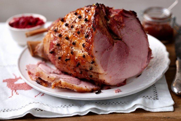 Свиной окорок со сладкой корочкой