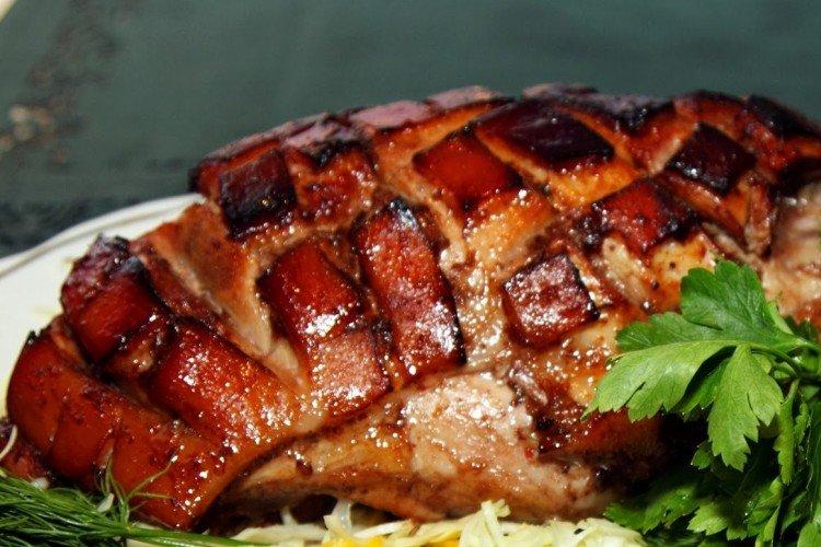 Свиной окорок в красном вине