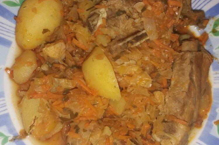 Свиные ребрышки с картошкой и капустой