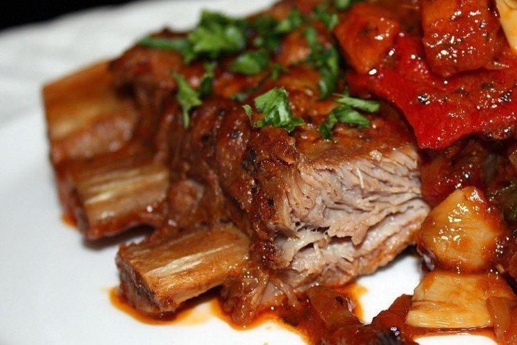 Свиные ребрышки с картошкой в пиве