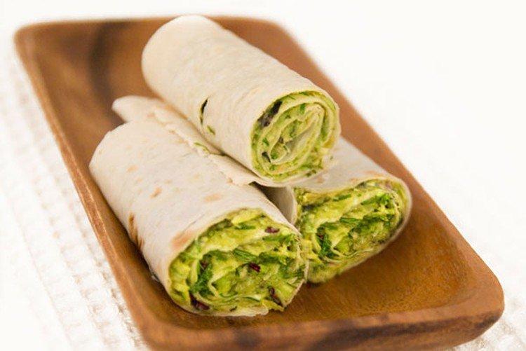 Рулет из лаваша с авокадо