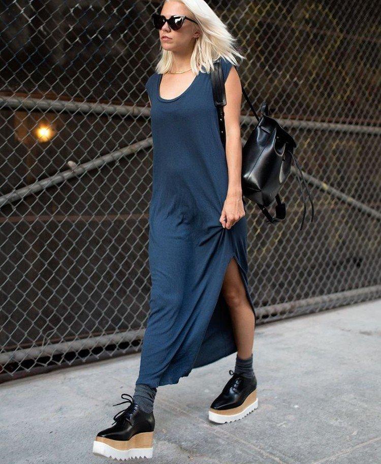 Платье с кроссовками на платформе