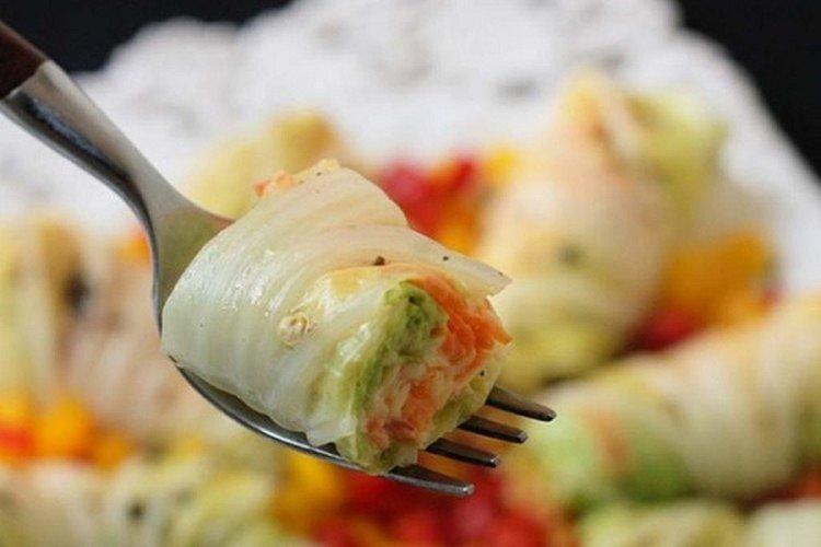 Рулетики из пекинской капусты с начинкой