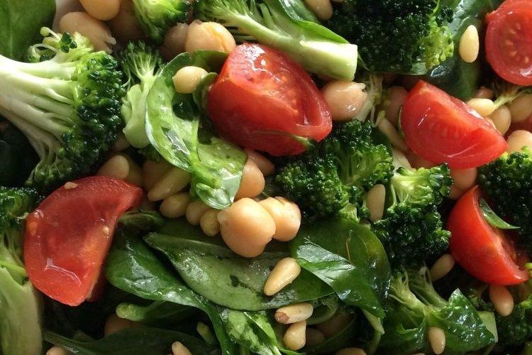 Салат из брокколи и кедровых орешков