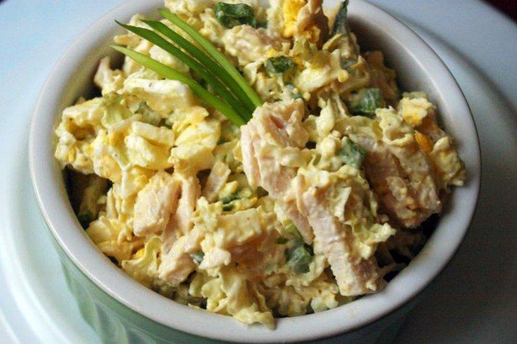 Салат с курицей и пекинской капустой