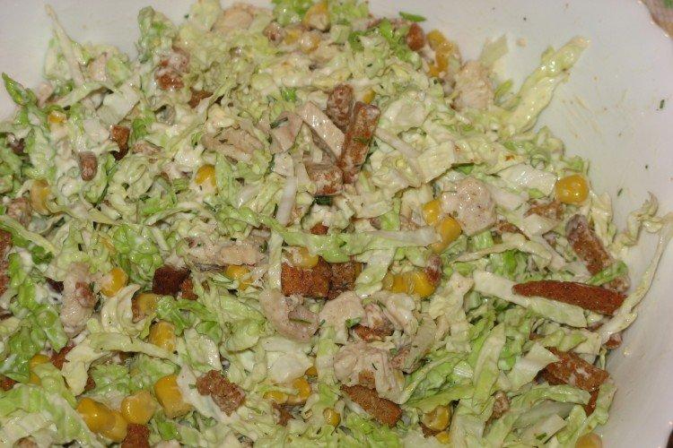 Салат с рыбой и пекинской капустой