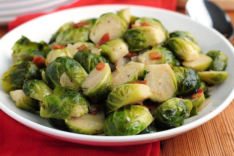 Тушеная брюссельская капуста