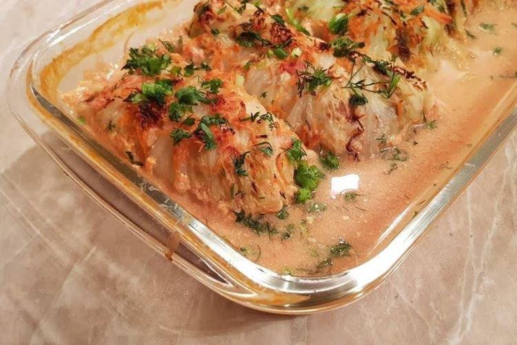 Голубцы из пекинской капусты в сметанном соусе