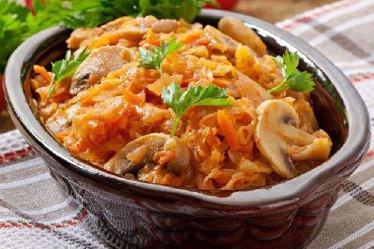 Тушеная капуста с грибами