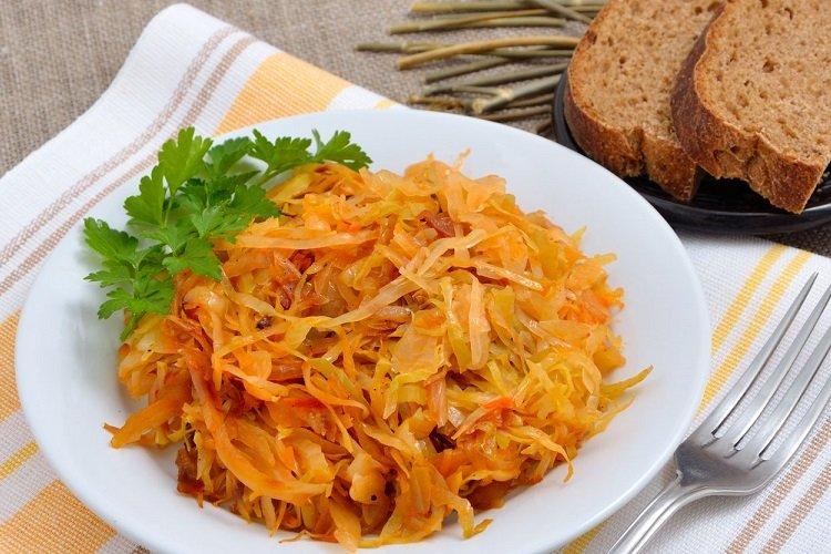 Капуста, тушенная в сметане и томате