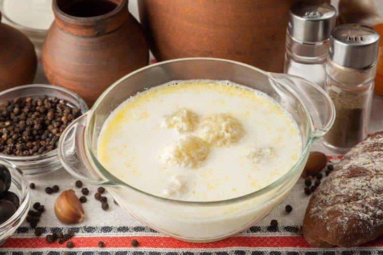 Молочный суп с клецками из манки