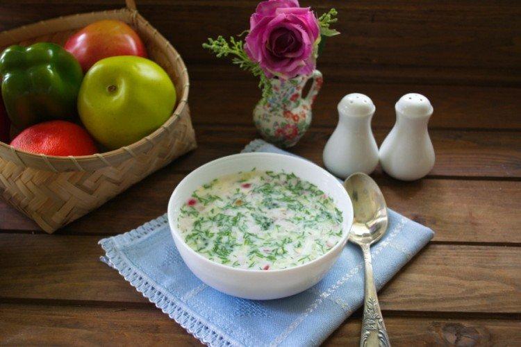 Окрошка с курицей и цветной капустой